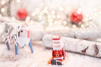 Figurines de Noël en papier, image haute résolution libre de droits à télécharger / Christmas paper figurines, royalty free and high resolution picture downloadable for visual identity, graphic design or decoration. Winter Games