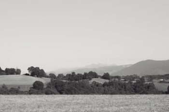 Creative Lune • Nature vallonnée et côteaux - image libre de droits à télécharger