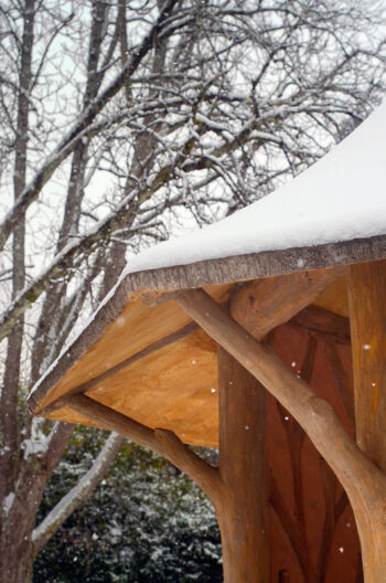 Abri sous la neige
