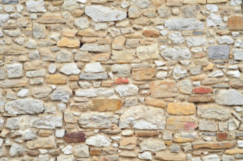Mur en pierres multicolores, photographie haute résolution d'un mur de vieille bâtisse composé de pierres différentes
